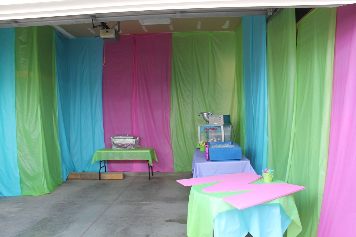 How To Cover Garage Walls With Plastic Tablecloths