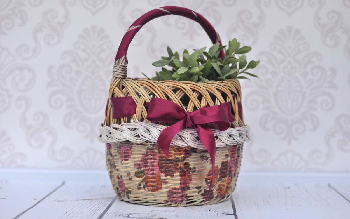 How To Decorate Wicker Baskets