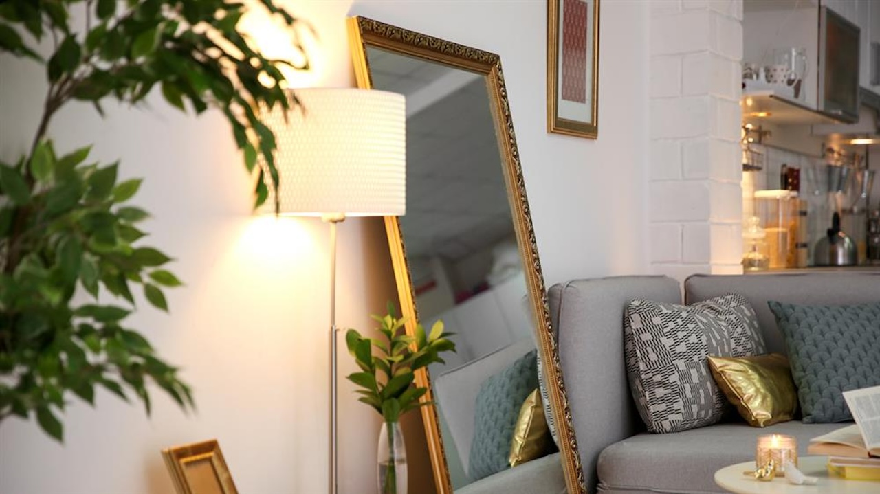 How To Decorate With Mirrors In The Living Room