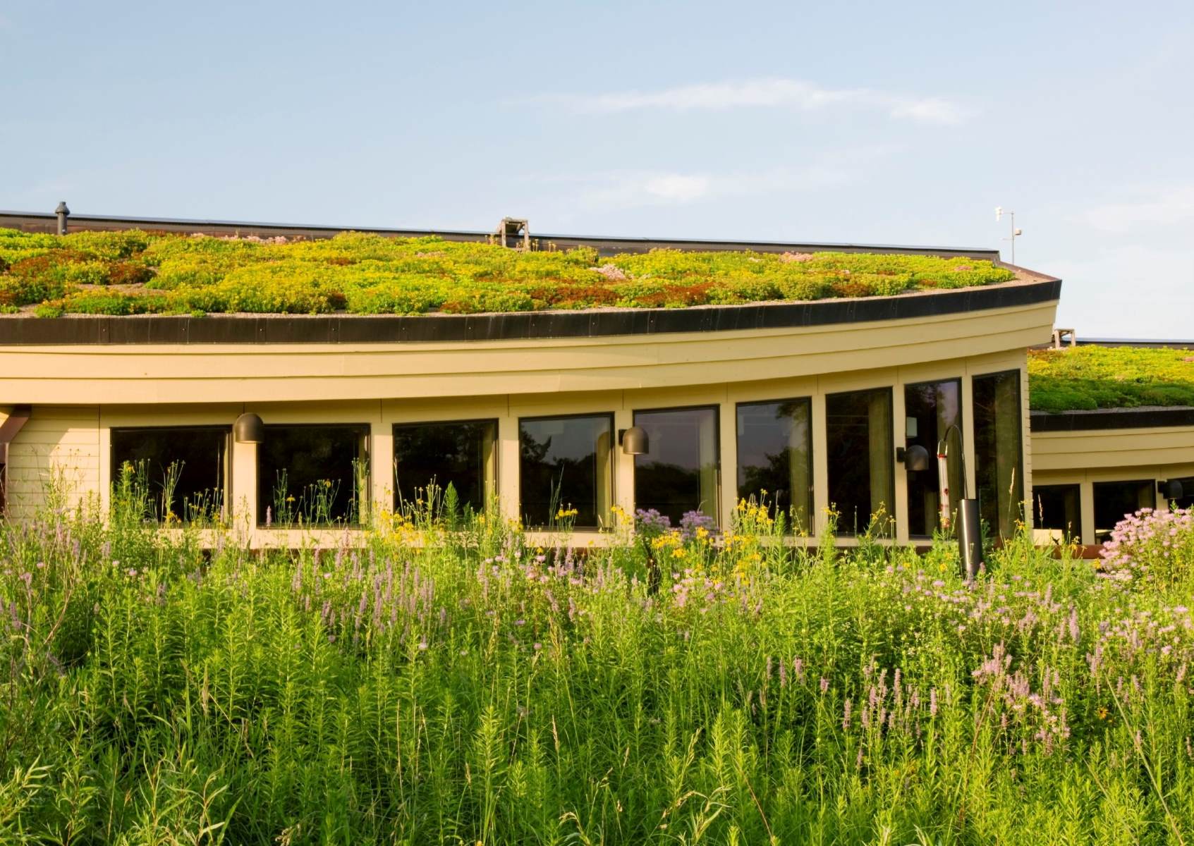 How To Design A Self-Sufficient Passive Active Solar Earth-Bermed House