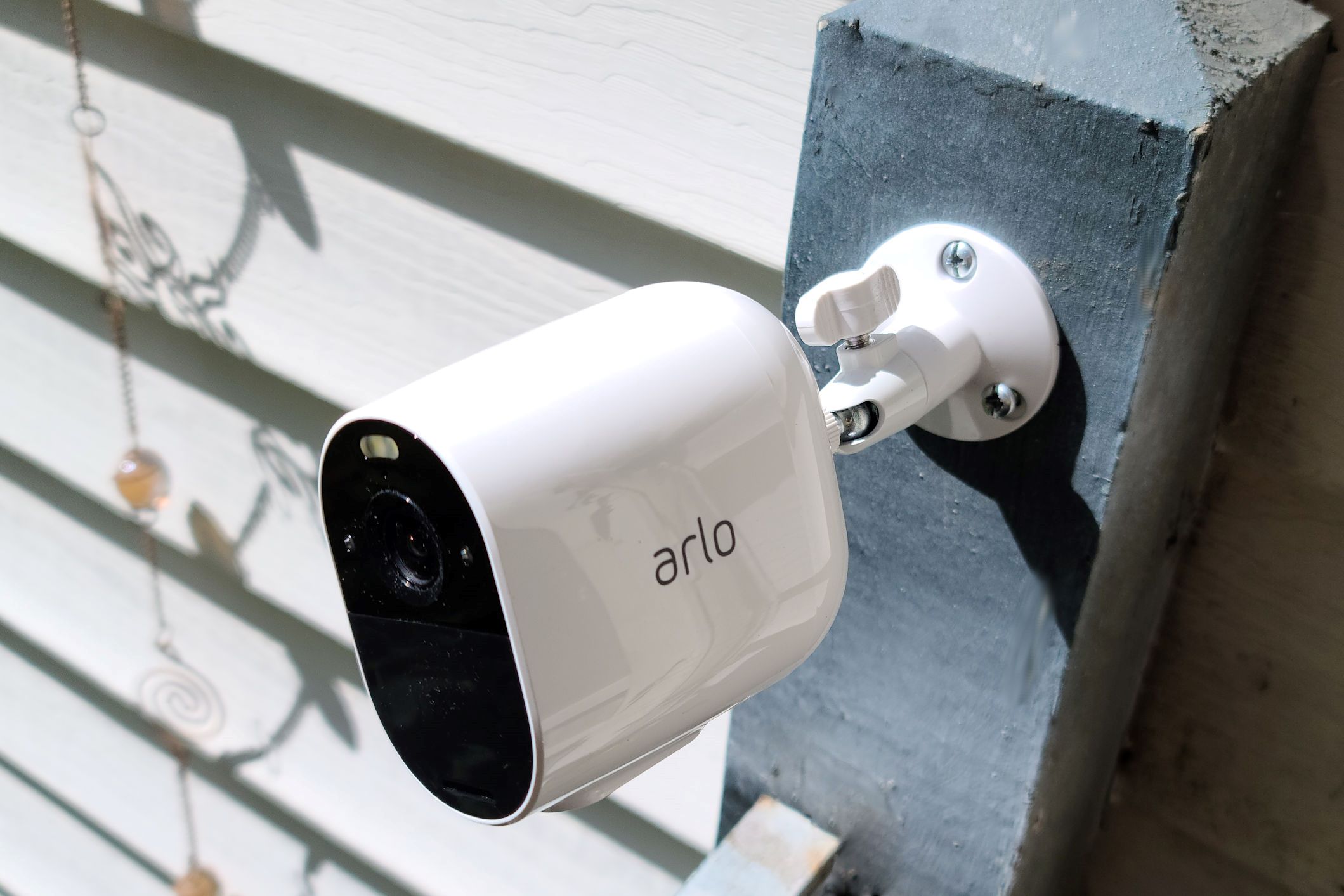 Arlo camera best sale blinks amber