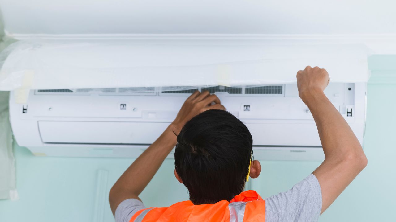How To Find A Leak In An Air Conditioner