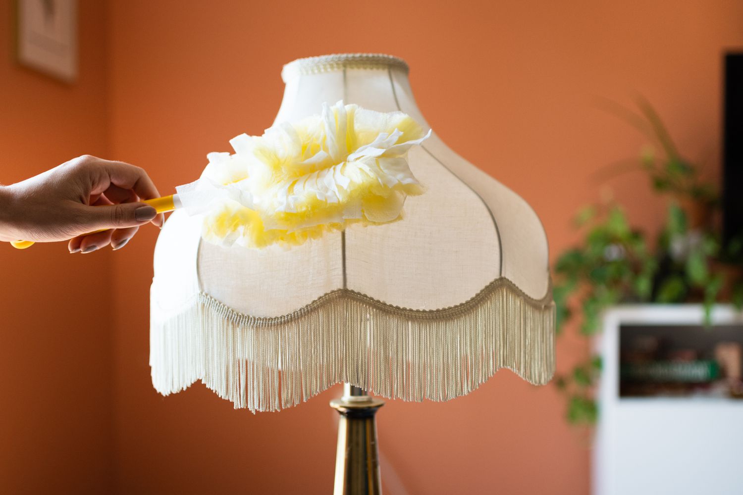 How To Fix A Wobbly Lamp Shade