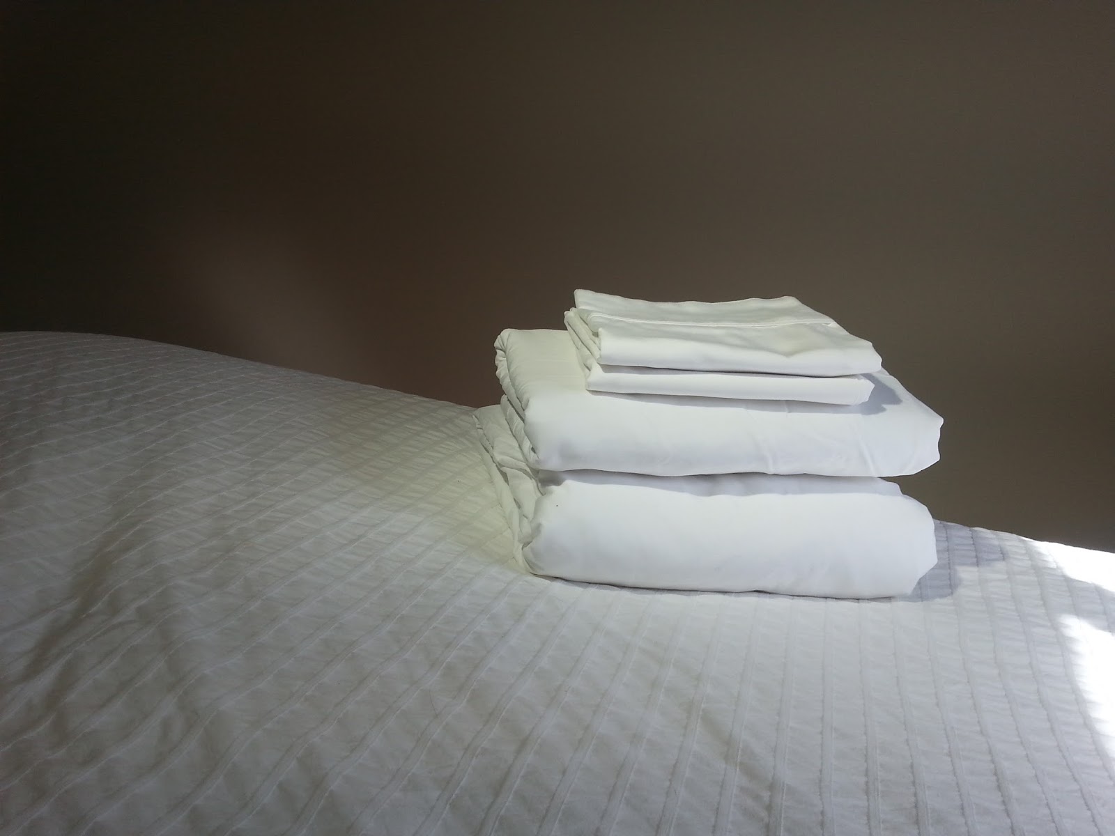 How To Fold A Queen Fitted Sheet