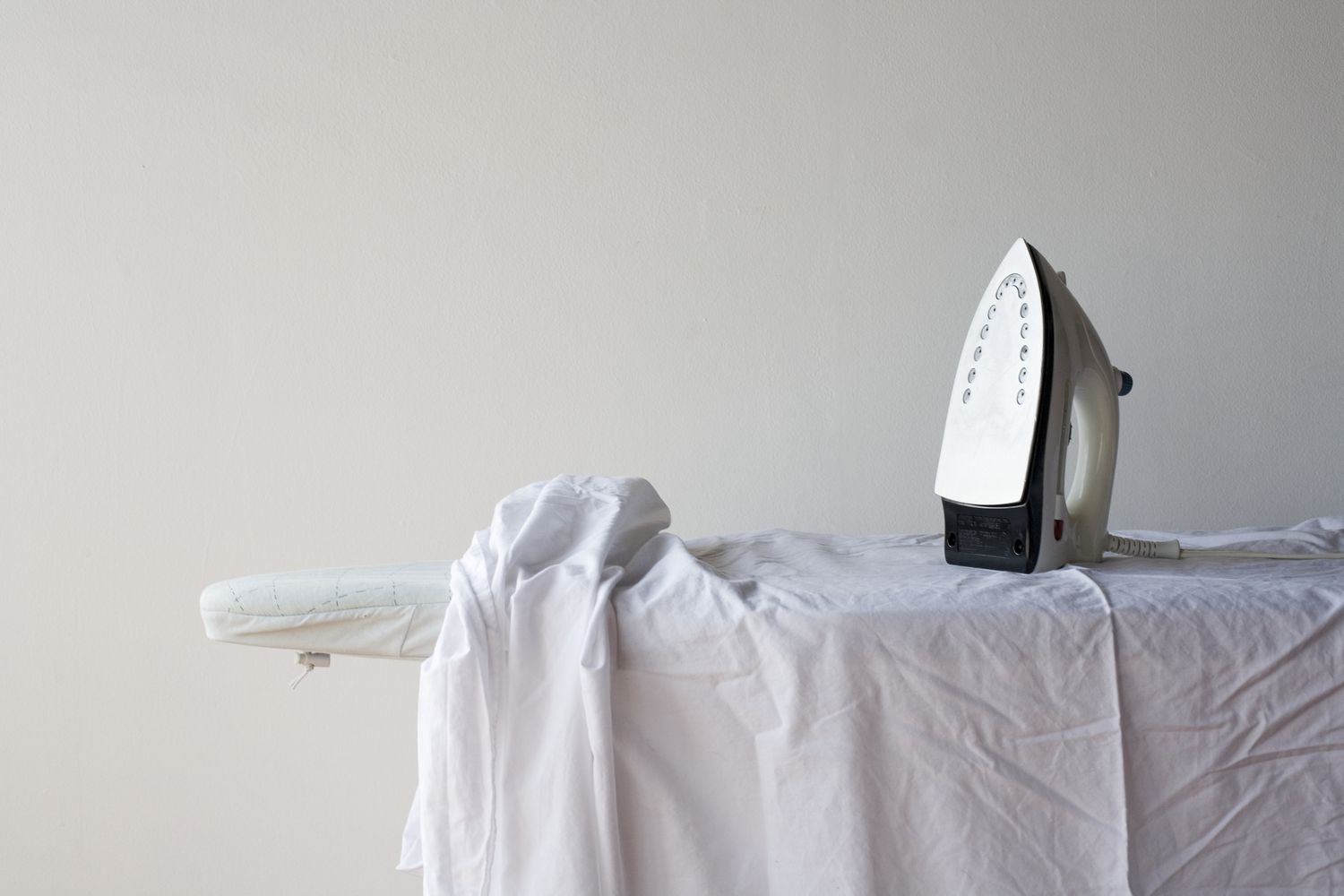 How To Iron A Tablecloth