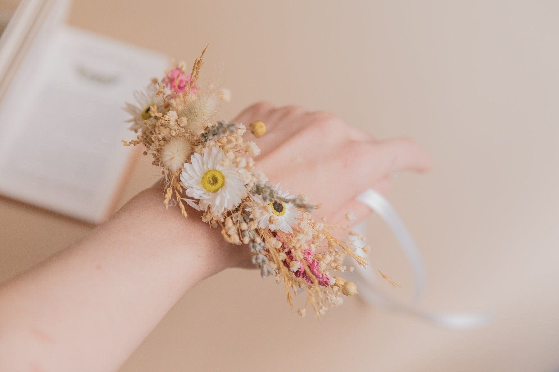 How To Make Beautiful Floral Arrangements For Corsages With Baby's Breath And Small Flowers