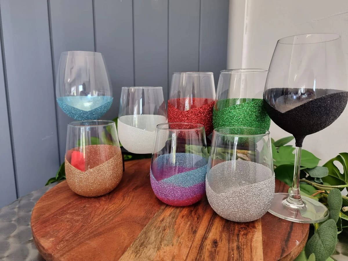 HOW TO MAKE A GLITTERED WINE GLASS ✨🍷 glittered wine glass