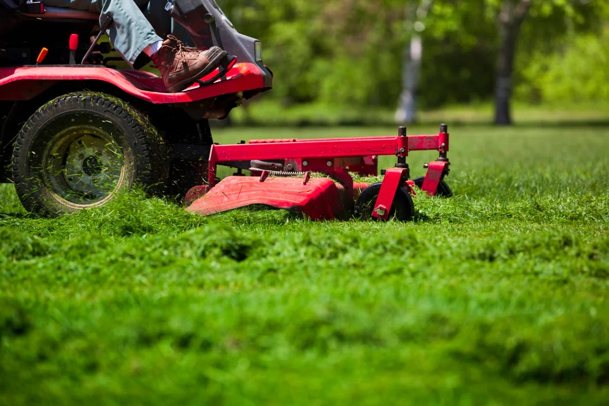 How To Make Money In Lawn Care Business