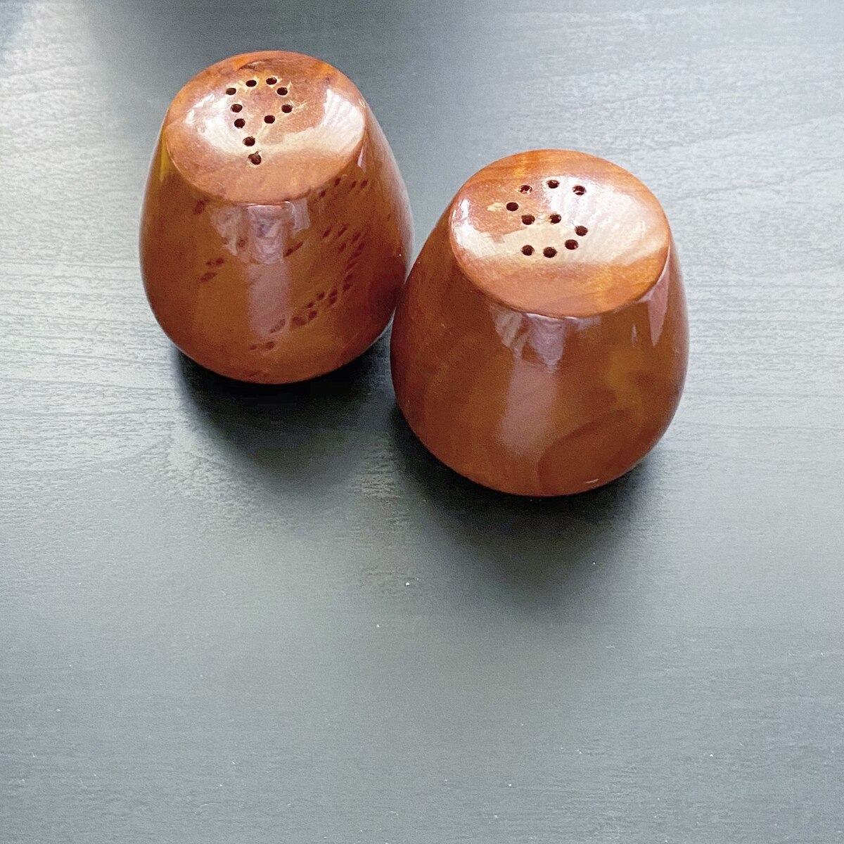 https://storables.com/wp-content/uploads/2023/11/how-to-make-salt-and-pepper-shakers-from-different-types-of-wood-1699332671.jpg