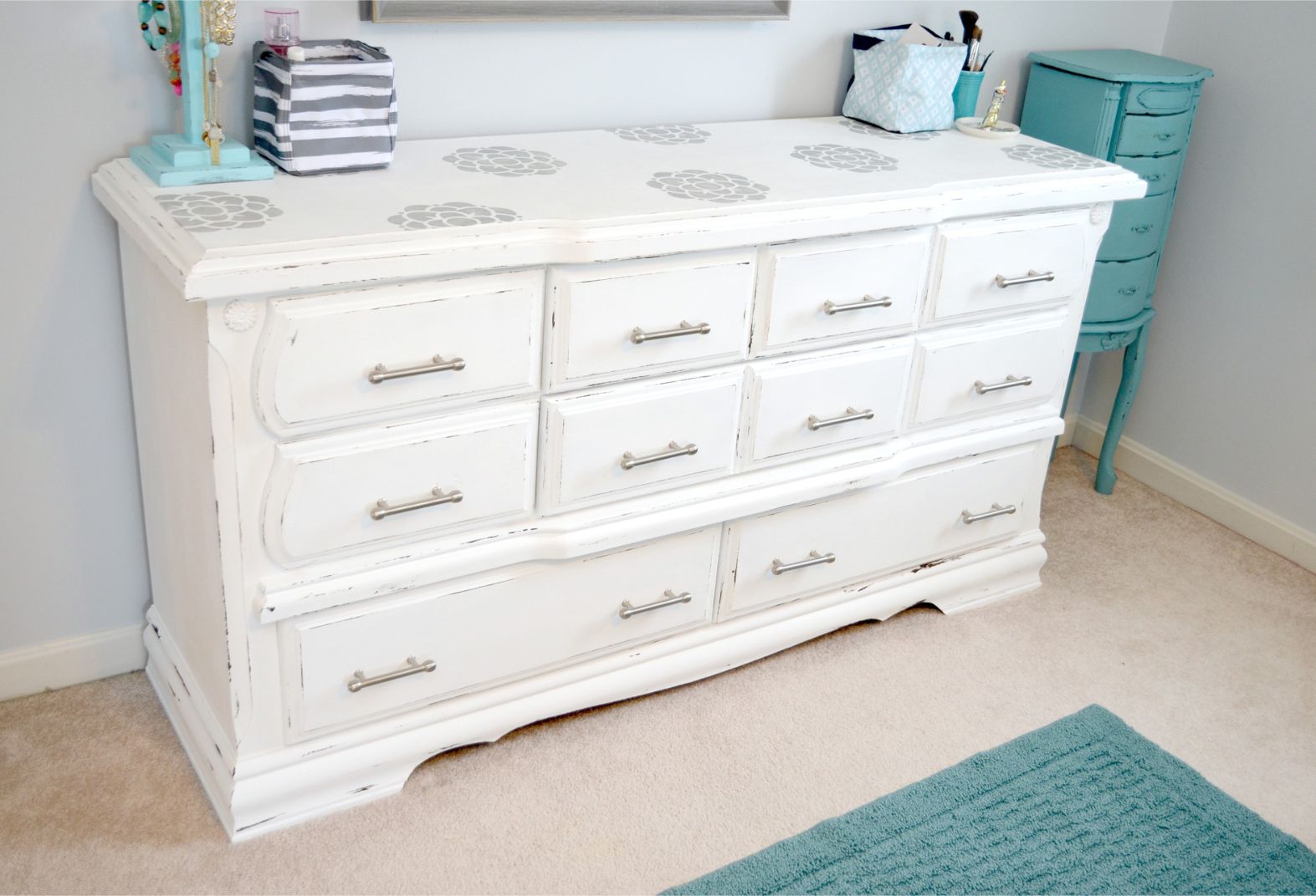 How To Paint A Dresser With Chalk Paint