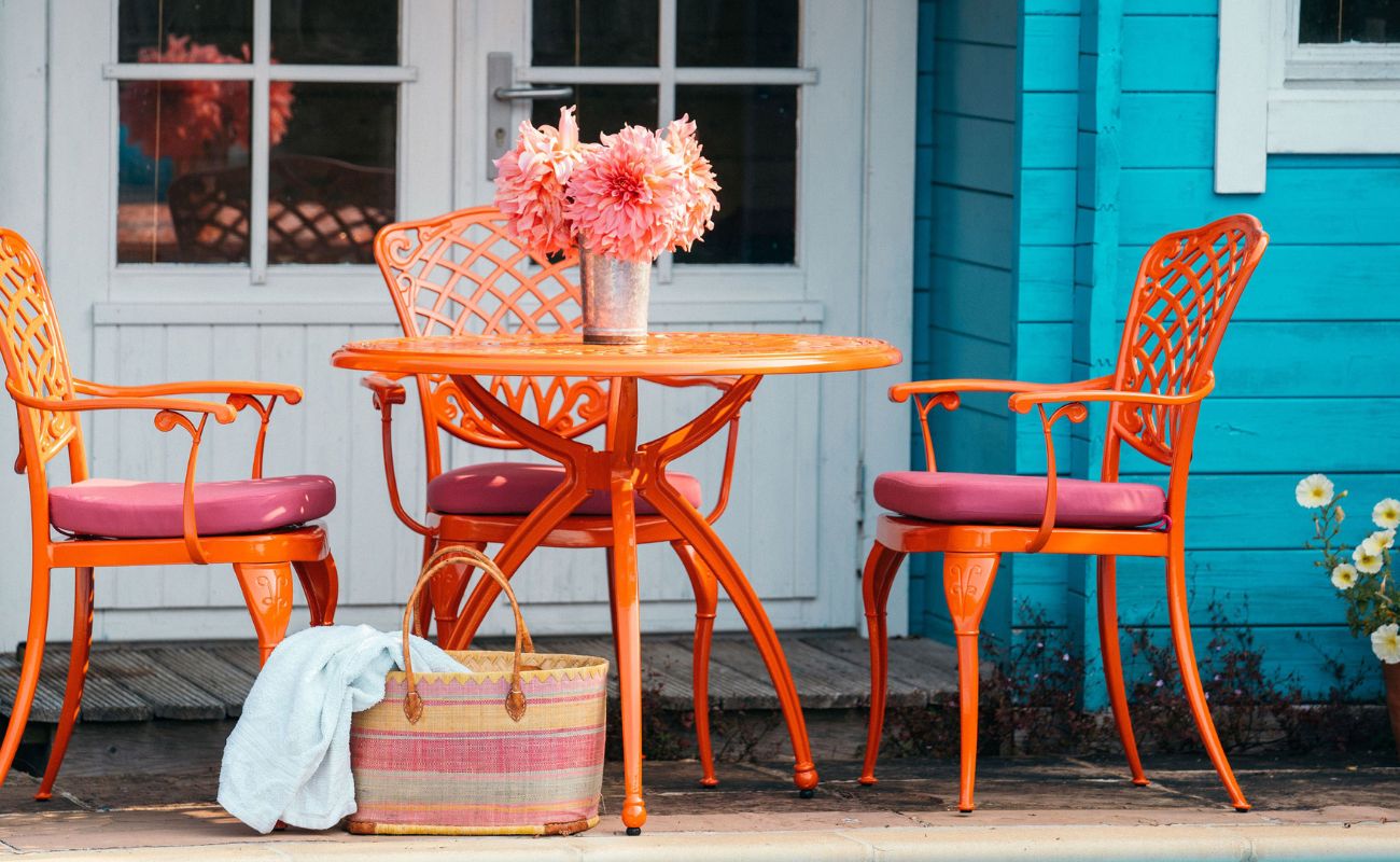 How To Paint Old Metal Patio Furniture Storables