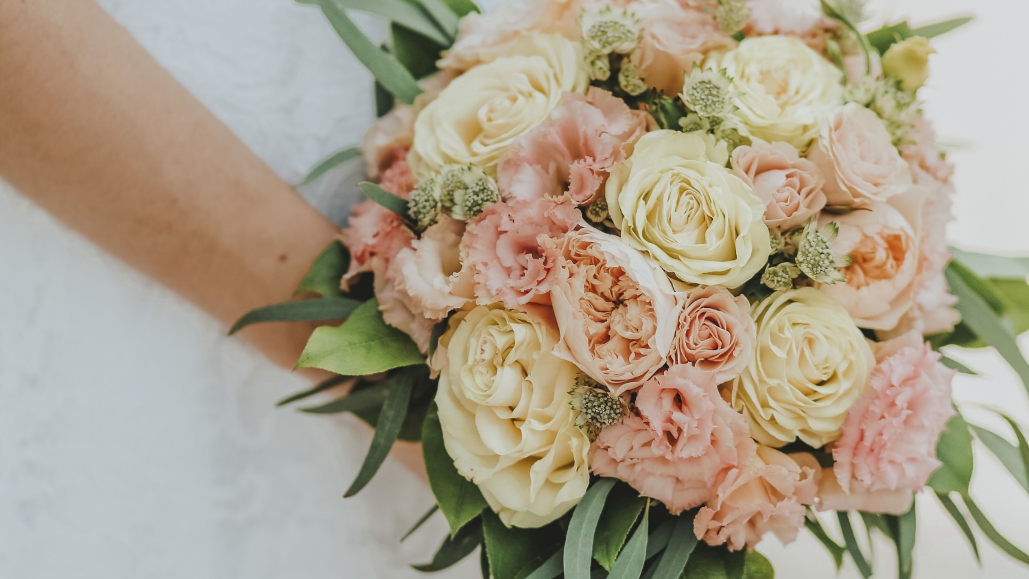 How To Pick Floral Arrangements For Weddings