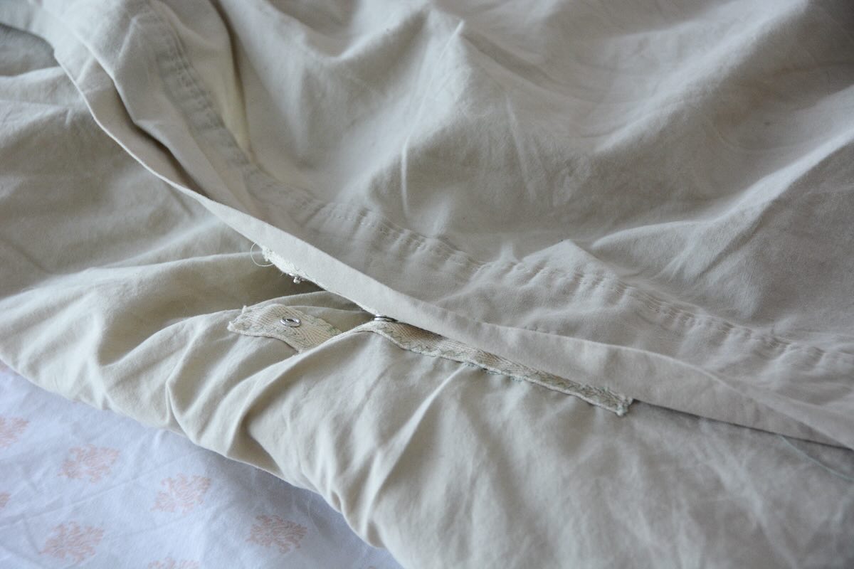 How To Put On A Duvet Cover With Zipper