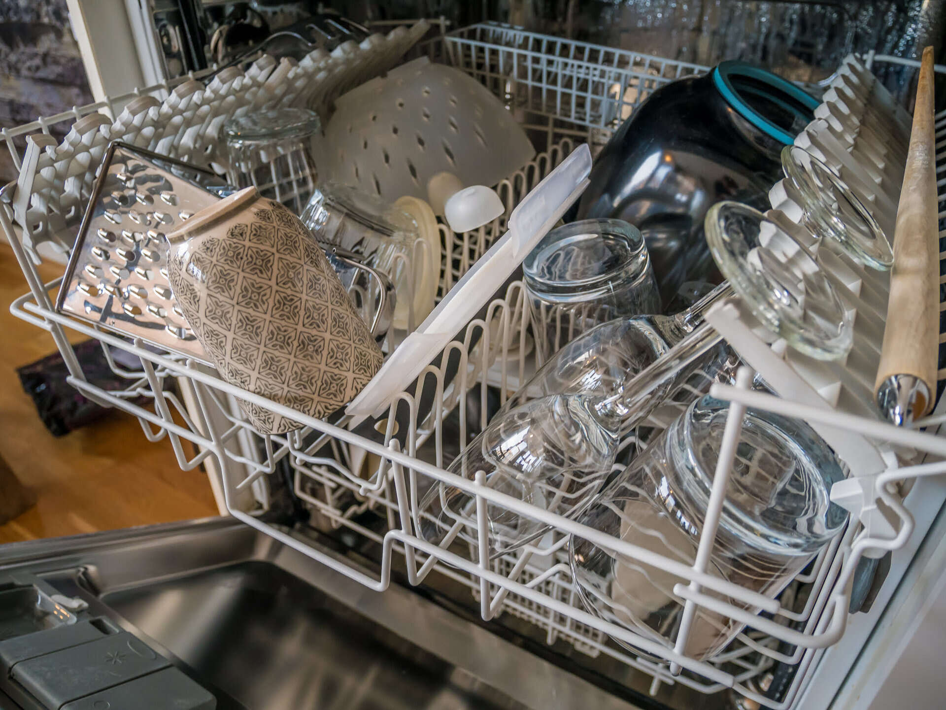 Dishwasher hard Water. Open the dish.