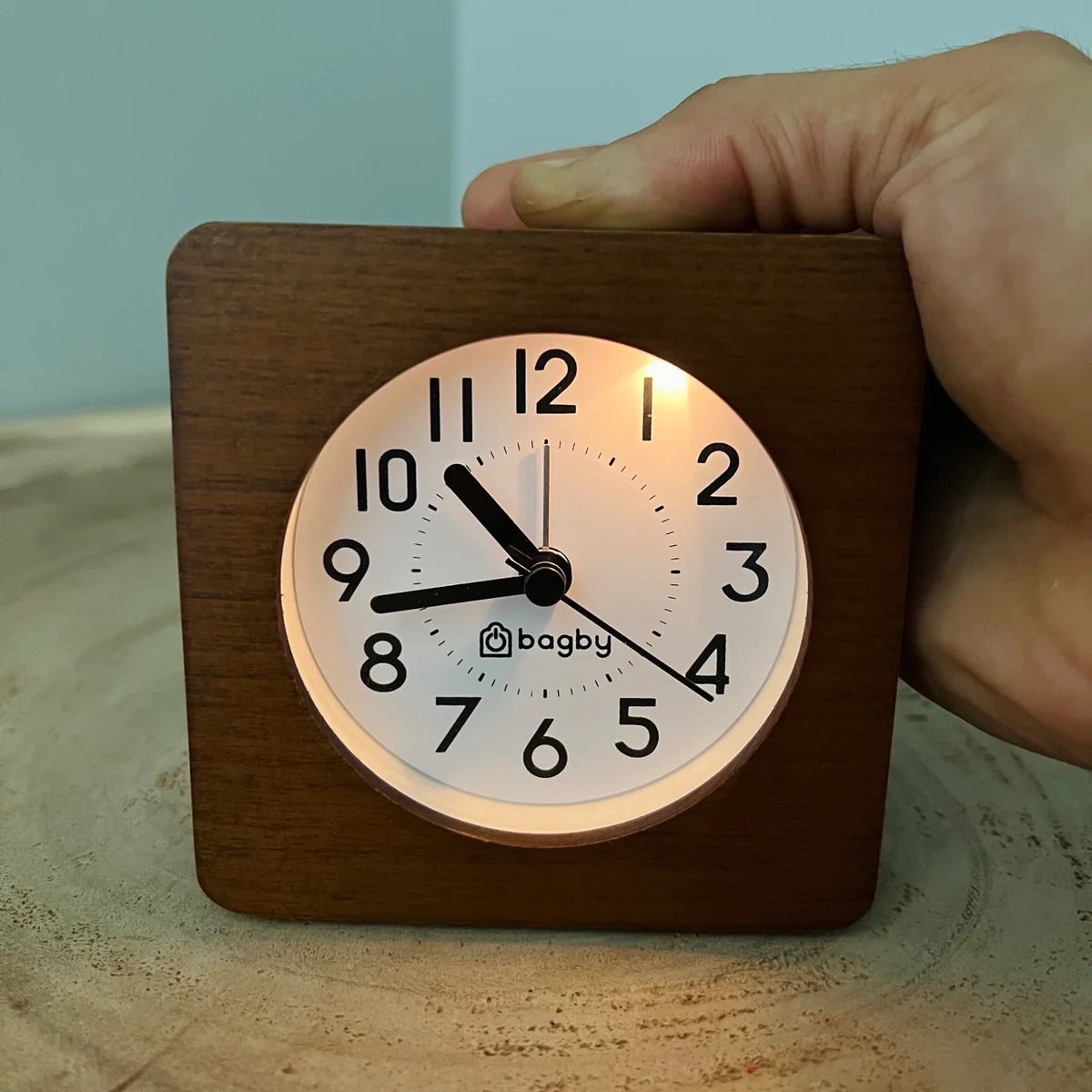 How To Set An Analog Alarm Clock