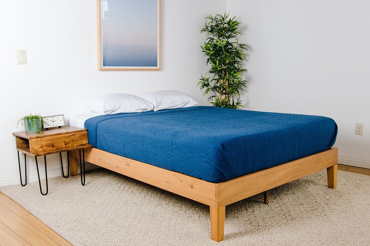 https://storables.com/wp-content/uploads/2023/11/how-to-stop-a-mattress-from-sliding-on-a-platform-bed-1699880513.jpg
