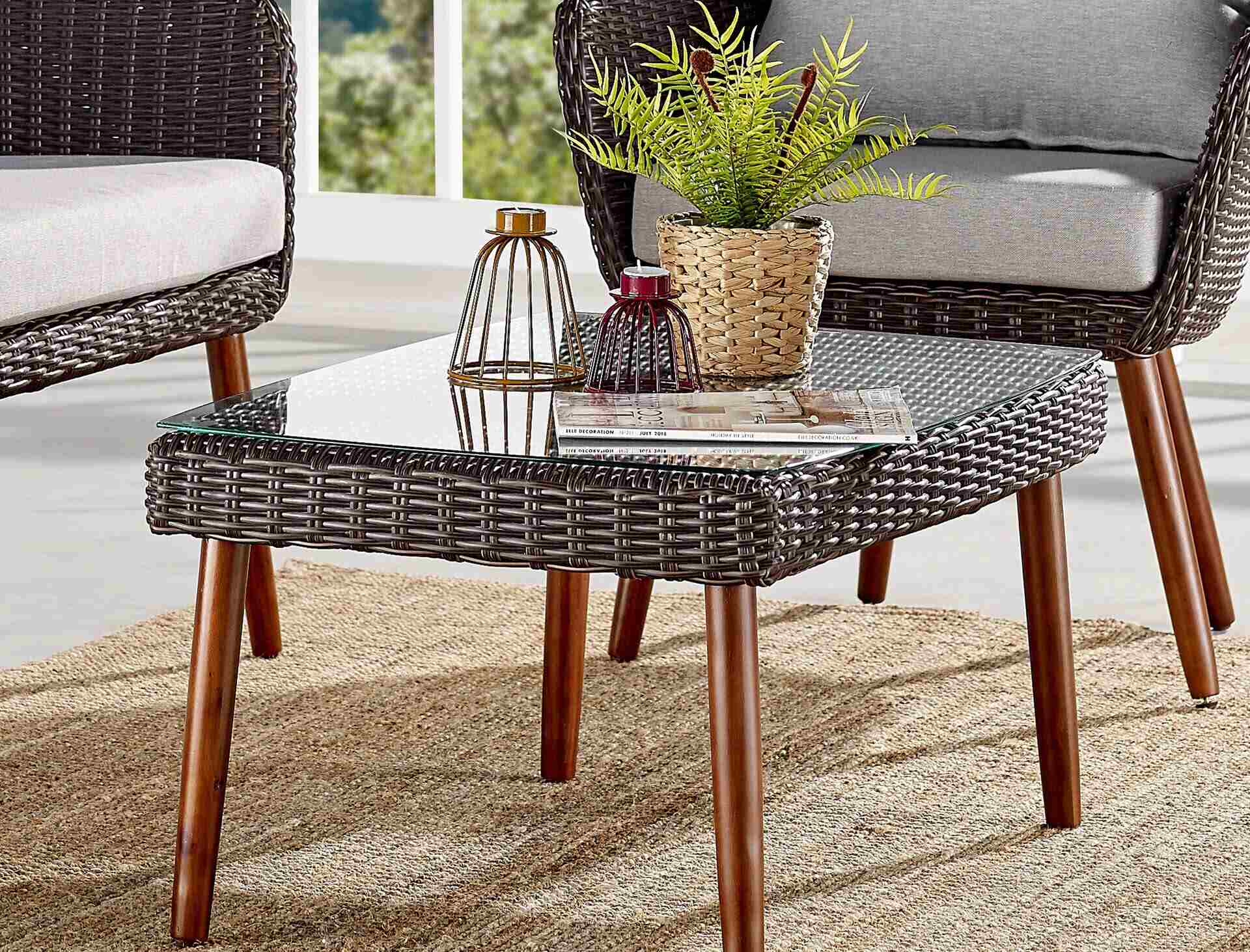 How To Style An Outdoor Coffee Table