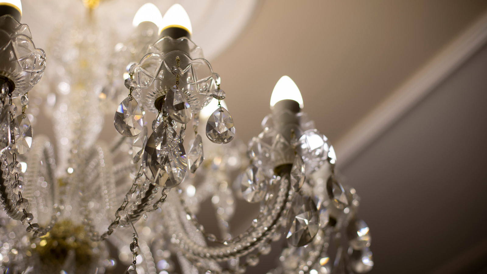 How To Tell If A Chandelier Is Worth Money