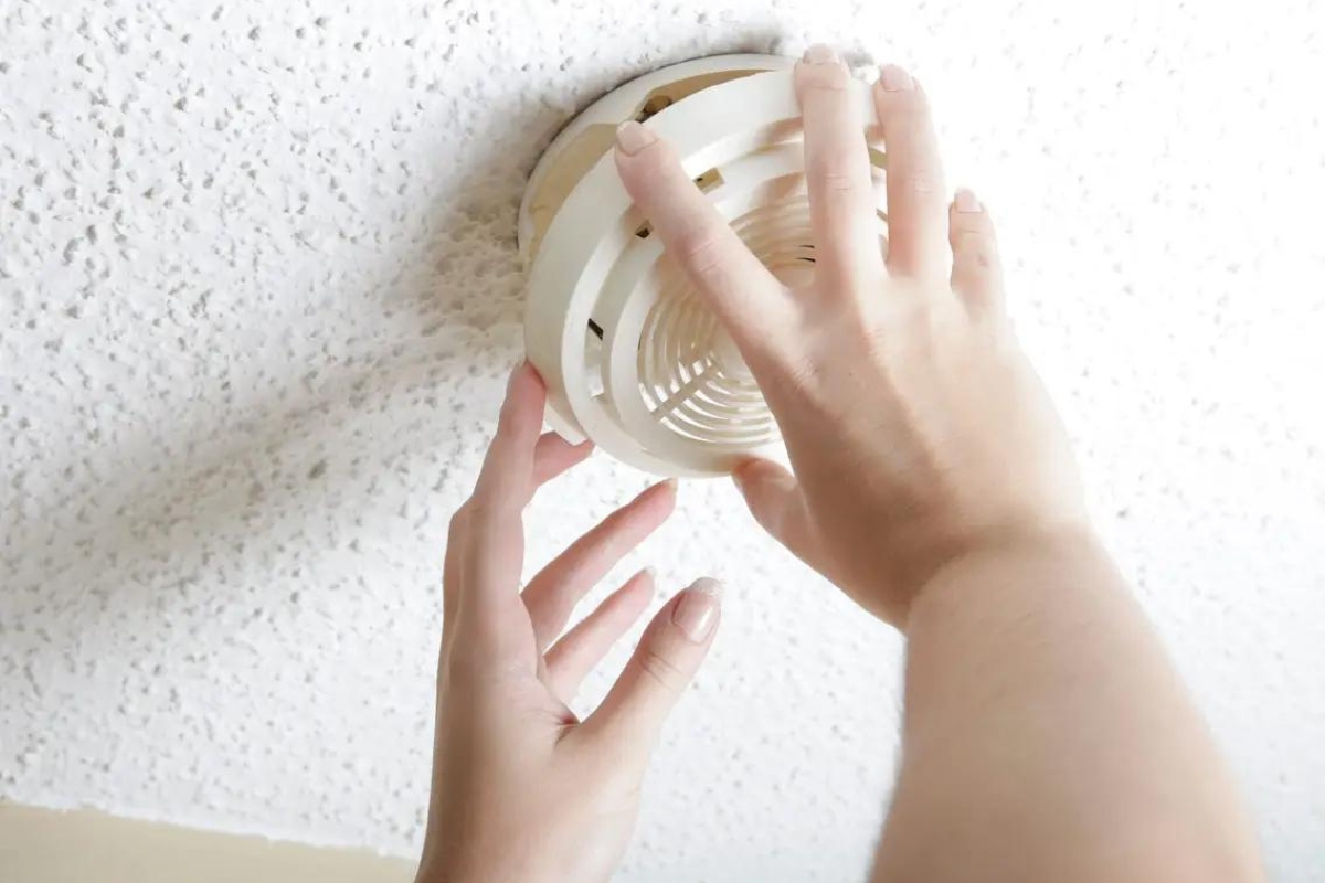 How To Turn Off A Beeping Smoke Detector