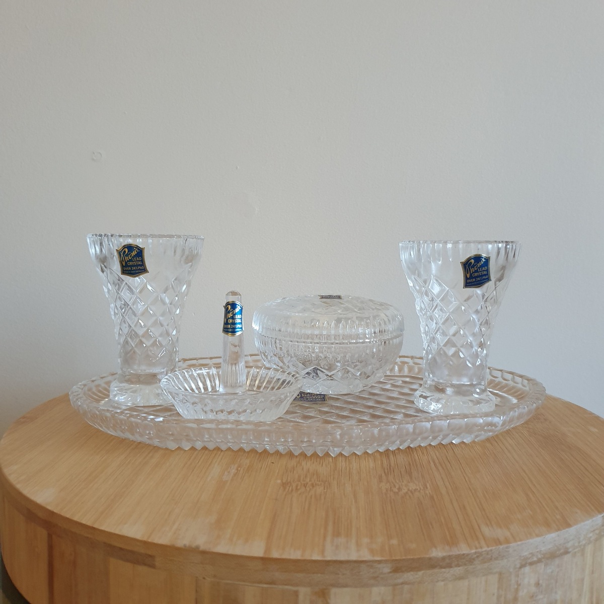 How To Use A Crystal Glass Tray On A Table