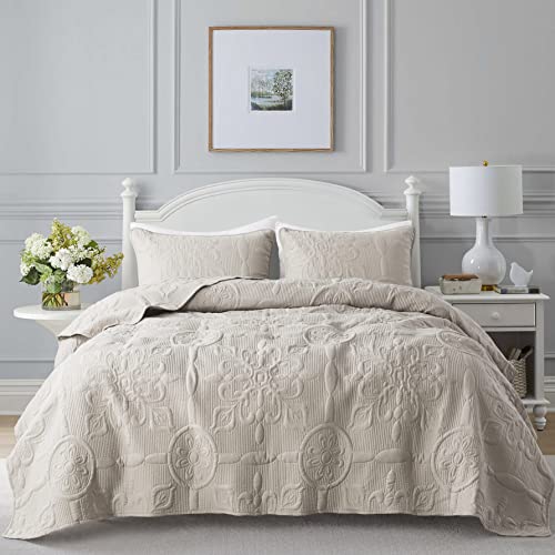 Luxurious and Versatile Damask Quilt King Size Bedding Sets