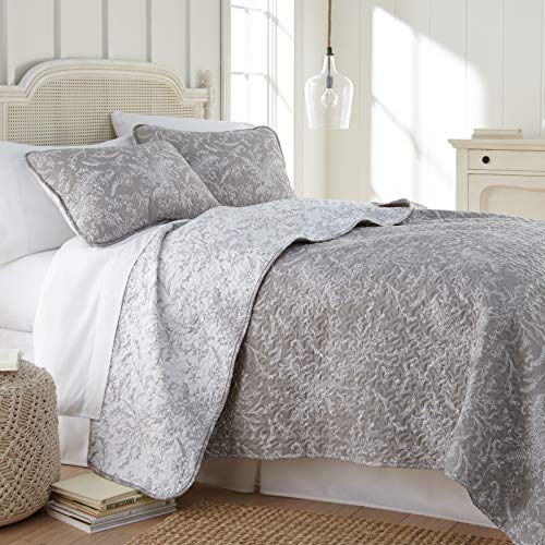 Oversized Quilt Bedding Set with Matching Shams