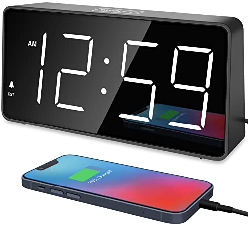 Peakeep Digital Clock with USB Charger Port
