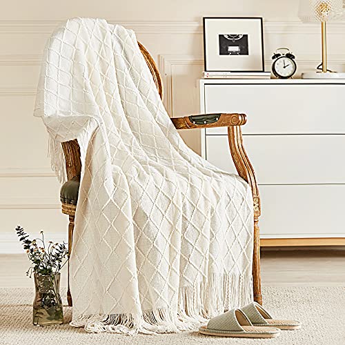 Soft and Cozy Knitted Throw Blankets for Couch and Bed