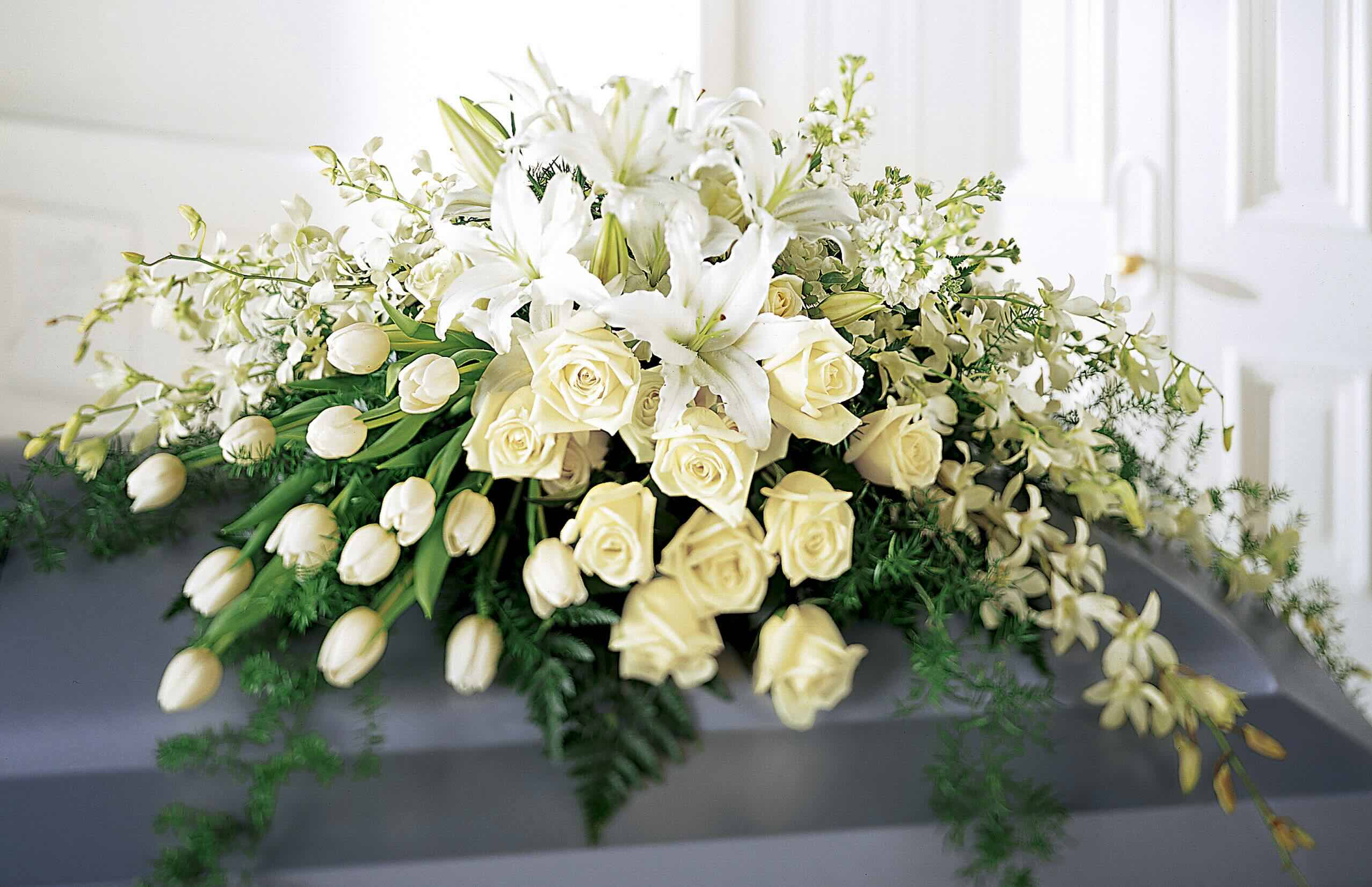 What Are Good Funeral Floral Arrangements