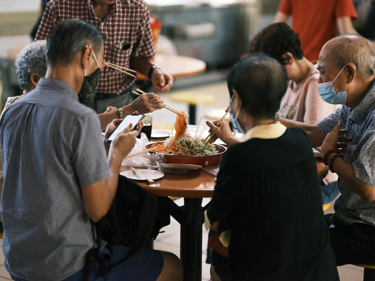 What Are Singapore’s Table Manners?