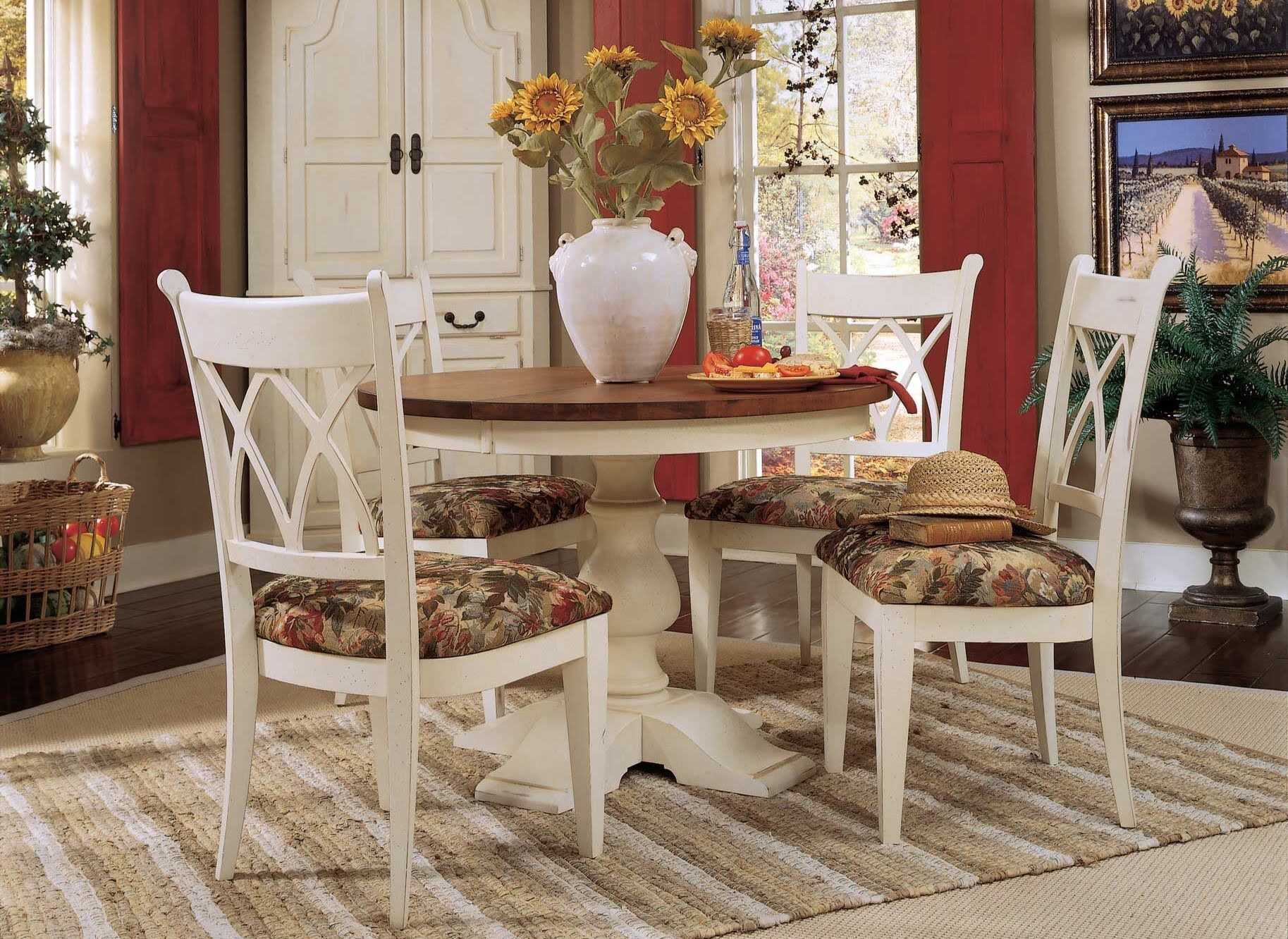 What Chair Style Should I Use With A Pedestal Kitchen Table? Storables