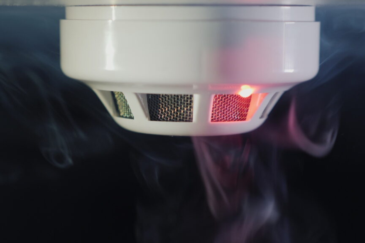 What Does A Red Flashing Light On A Kidde Smoke Detector Mean?