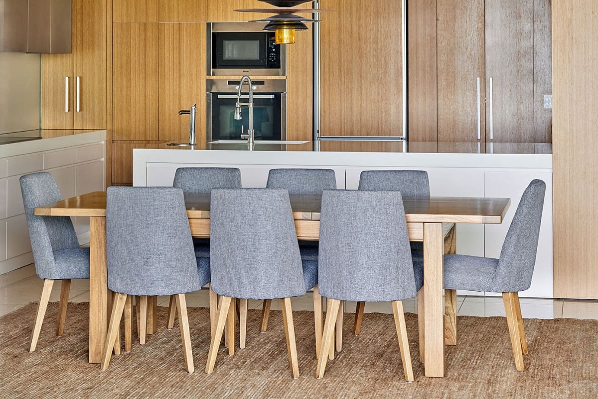 What Is The Ideal Length Of An 8-Person Dining Table?