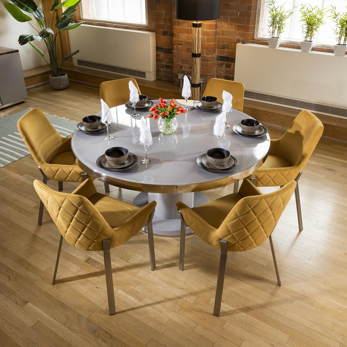 What Is The Ideal Round Dining Table Size For 6 Guests?