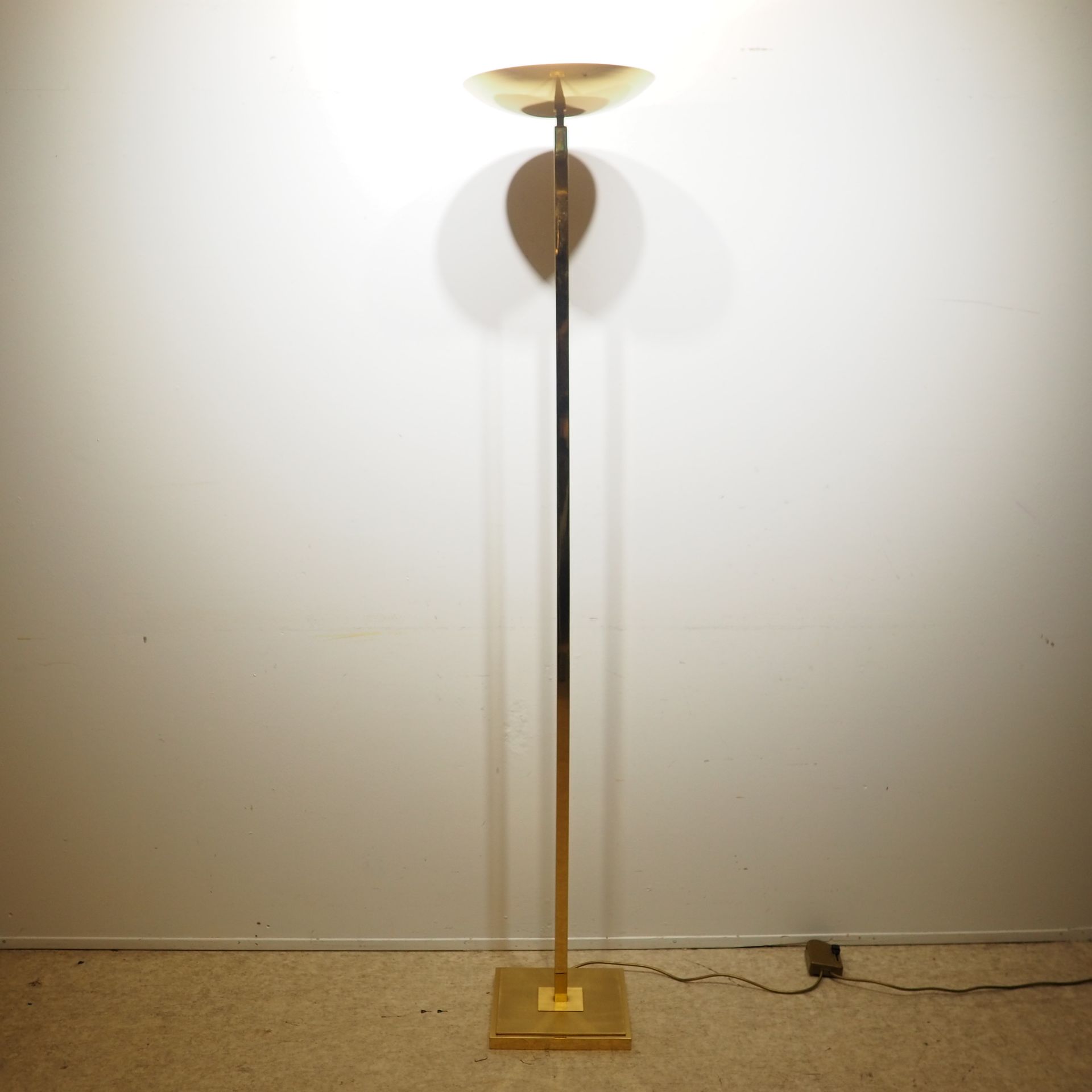 What Is The Mass Of A Floor Lamp?