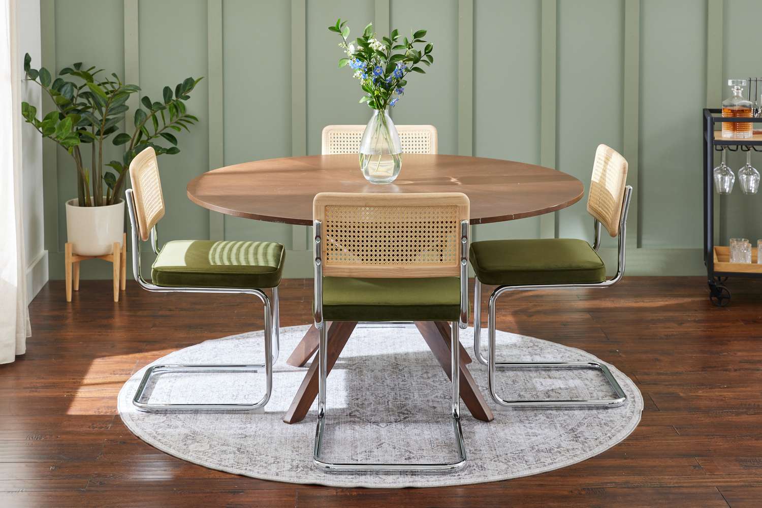 What Shape Dining Table Is In Style?