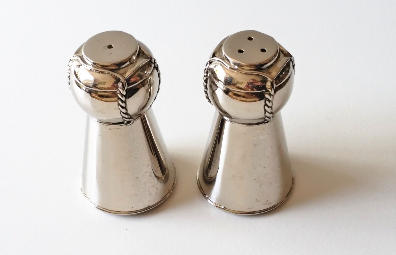 What Size Corks Are Used In Vintage Salt And Pepper Shakers?