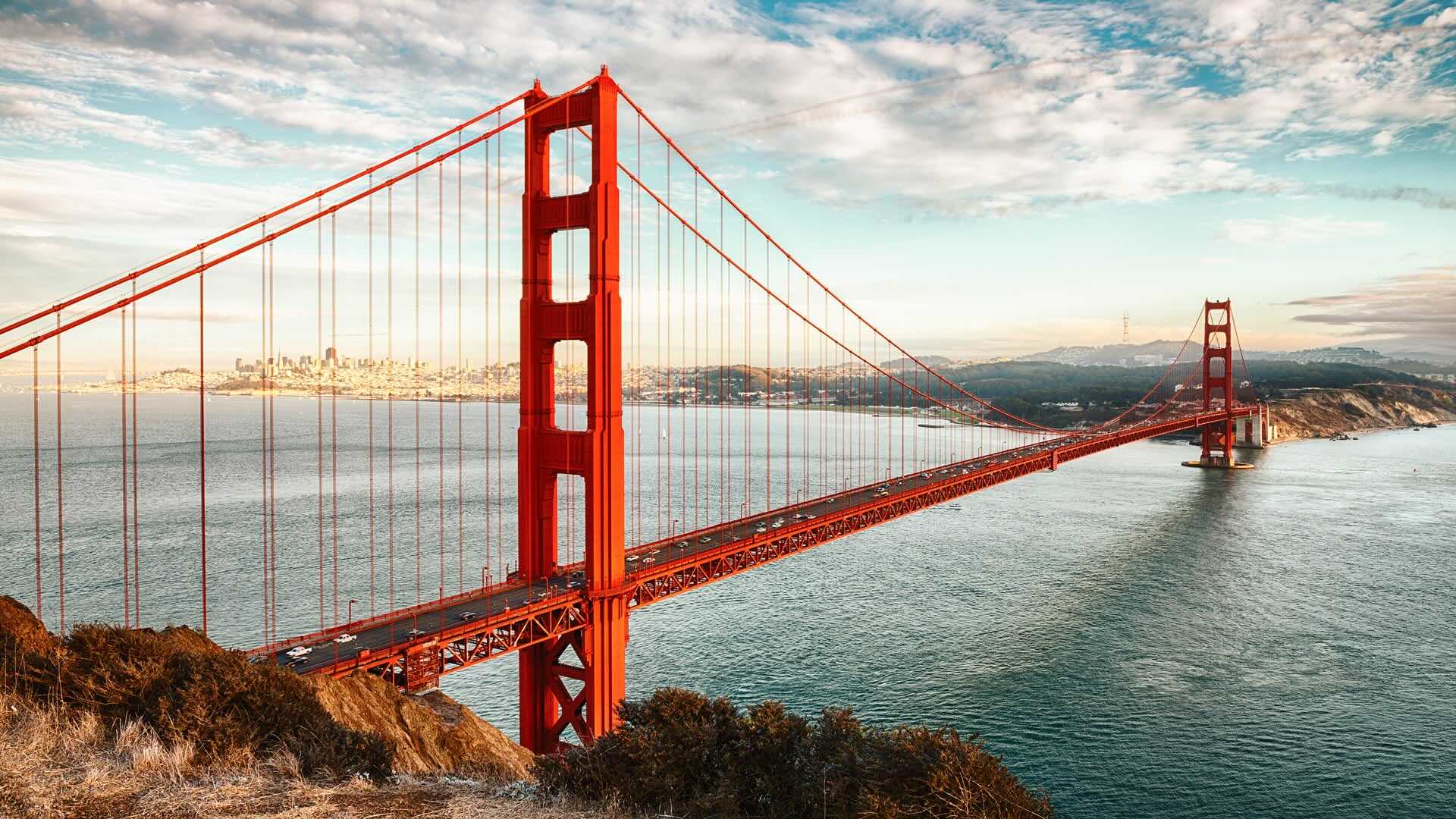 What Style Of Construction Was Used To Make The Golden Gate Bridge?