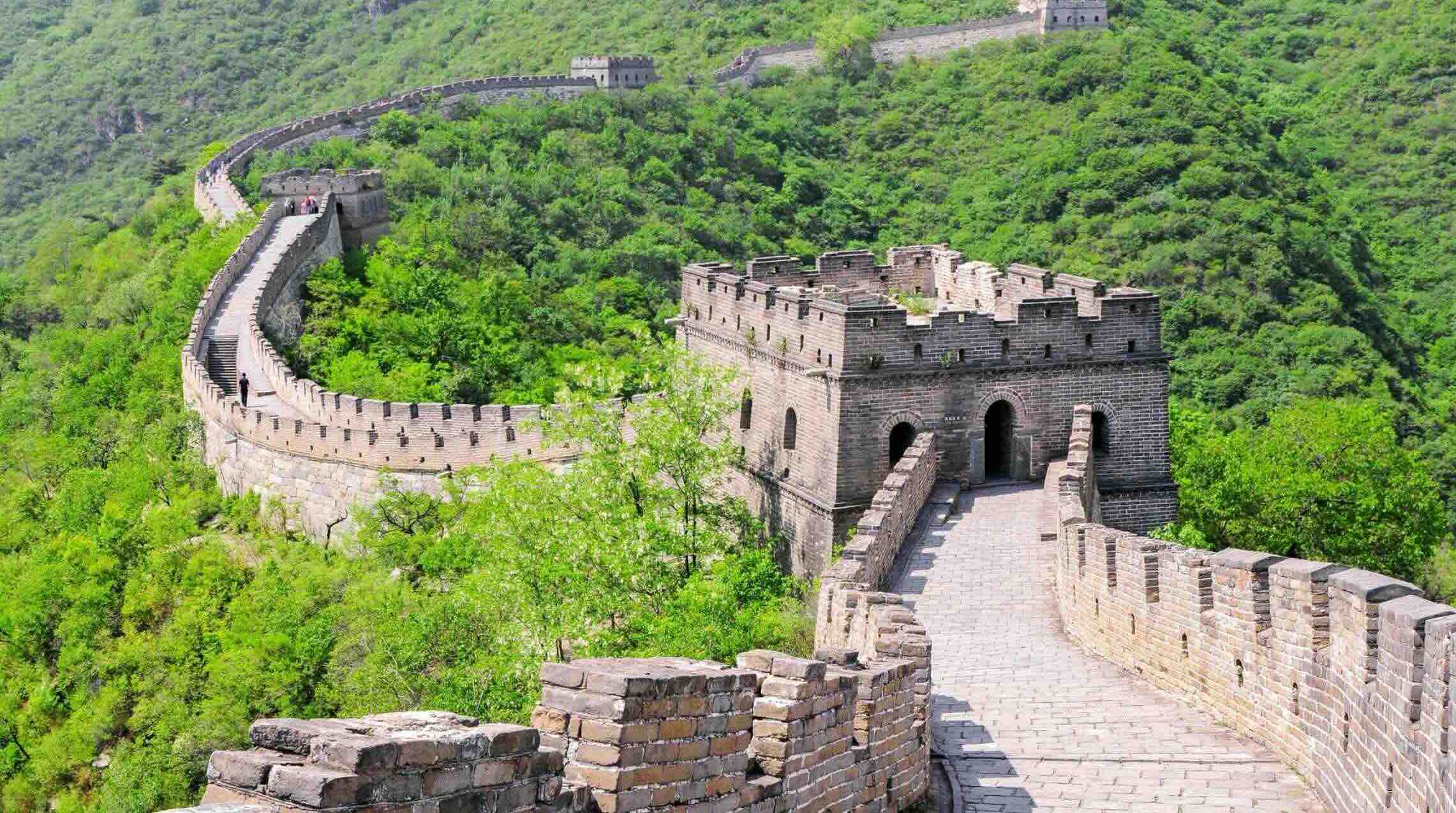 В каком году построена великая китайская стена