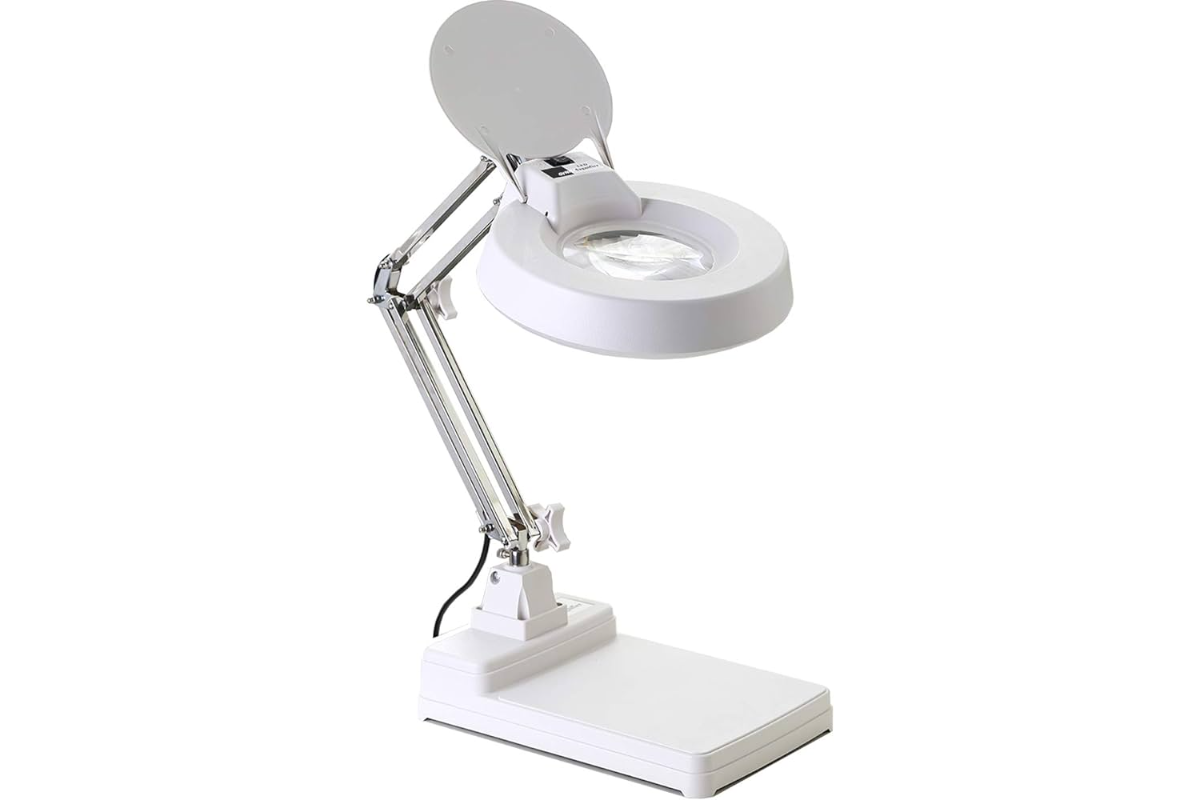 When Should You Loosen The Adjustment Knobs On Your Magnifying Lamp?