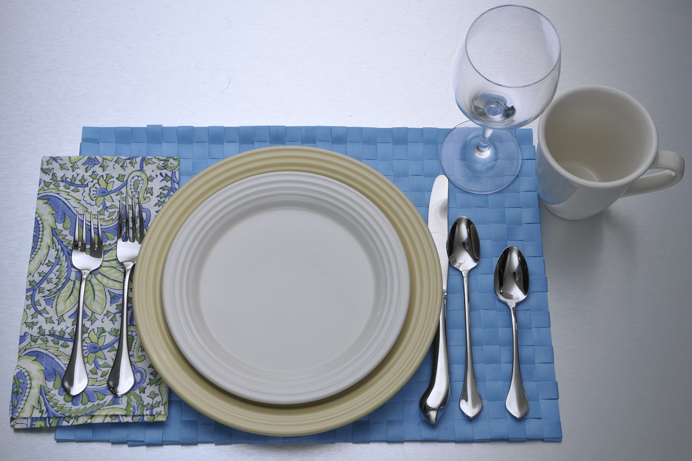 Where Does The Salad Plate Go In A Table Setting?