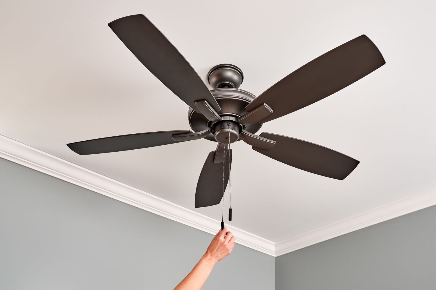 Which Way Should A Ceiling Fan Turn With Air Conditioning