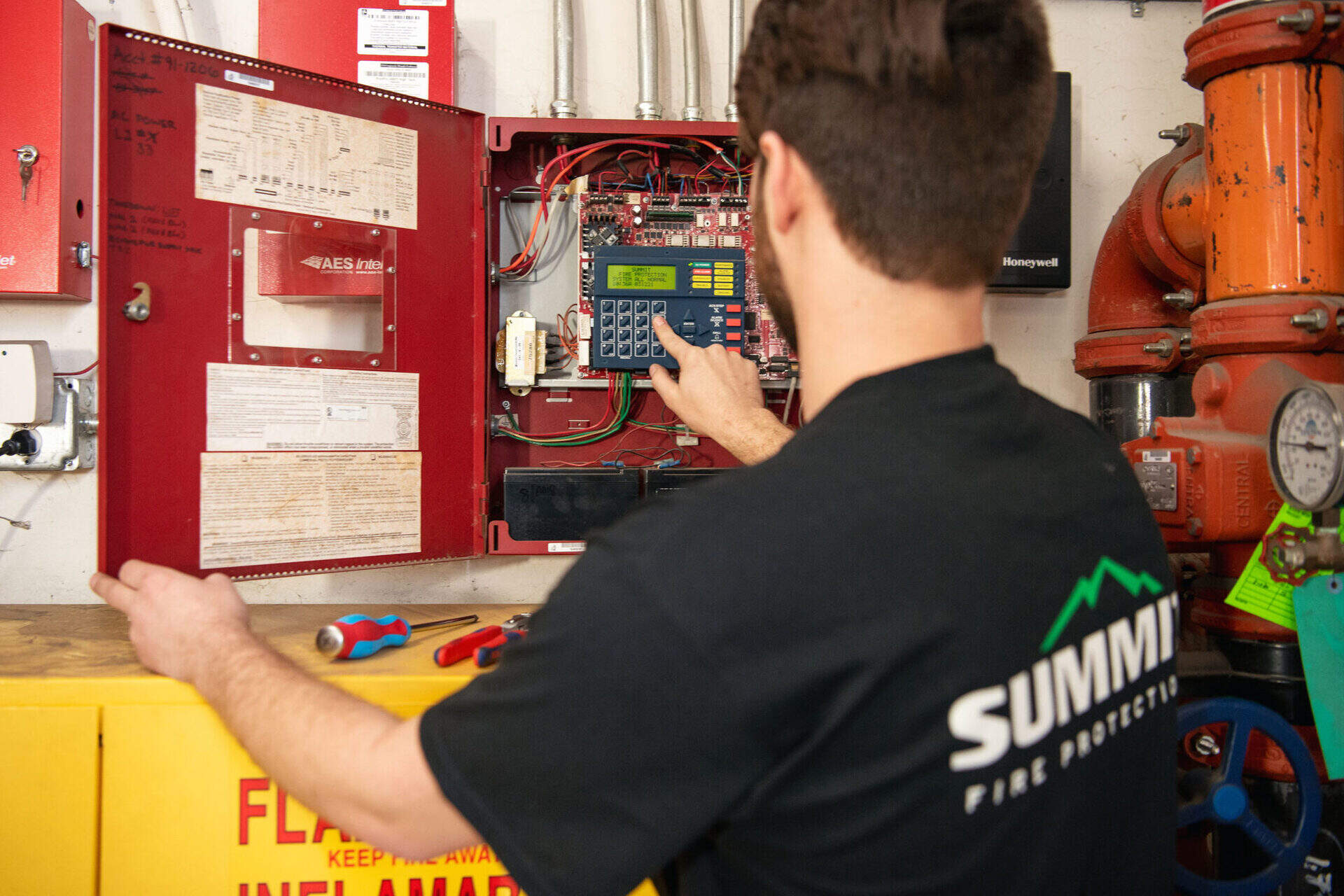 Who Services Summit Alarm Systems