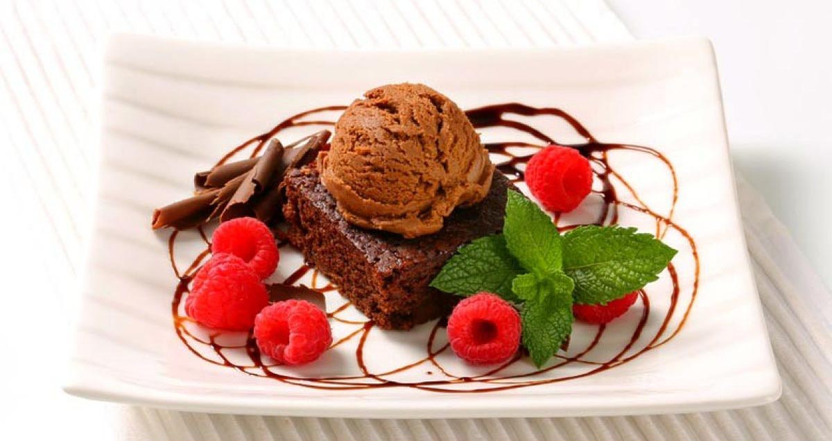 Why Decorate A Dessert Plate With Chocolate Before Placing The Dessert On It?