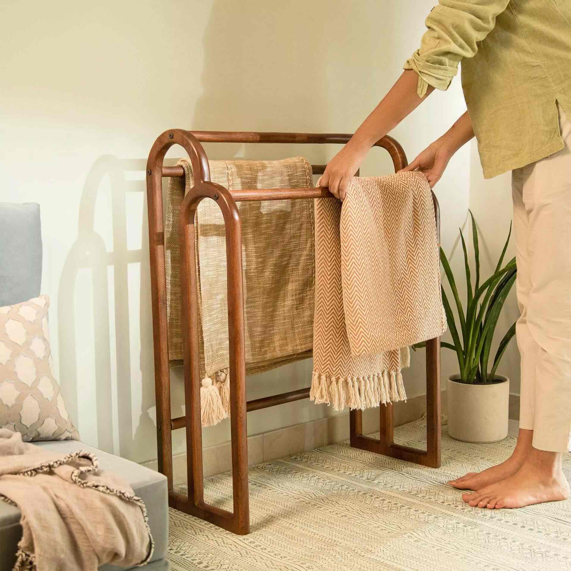 11 Amazing Bedroom Towel Rack For 2024
