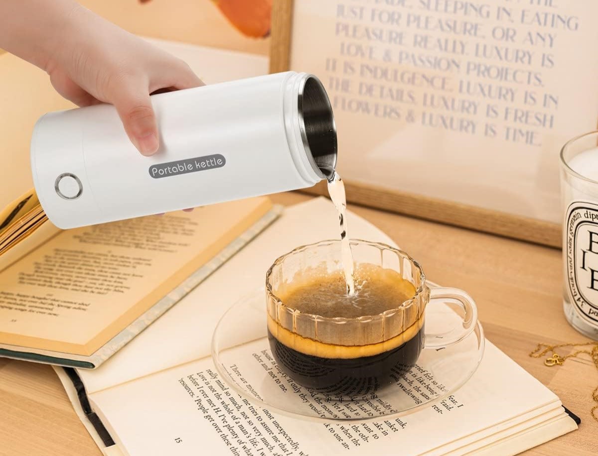 https://storables.com/wp-content/uploads/2023/12/11-amazing-electric-kettle-for-travel-for-2023-1702537556.jpg