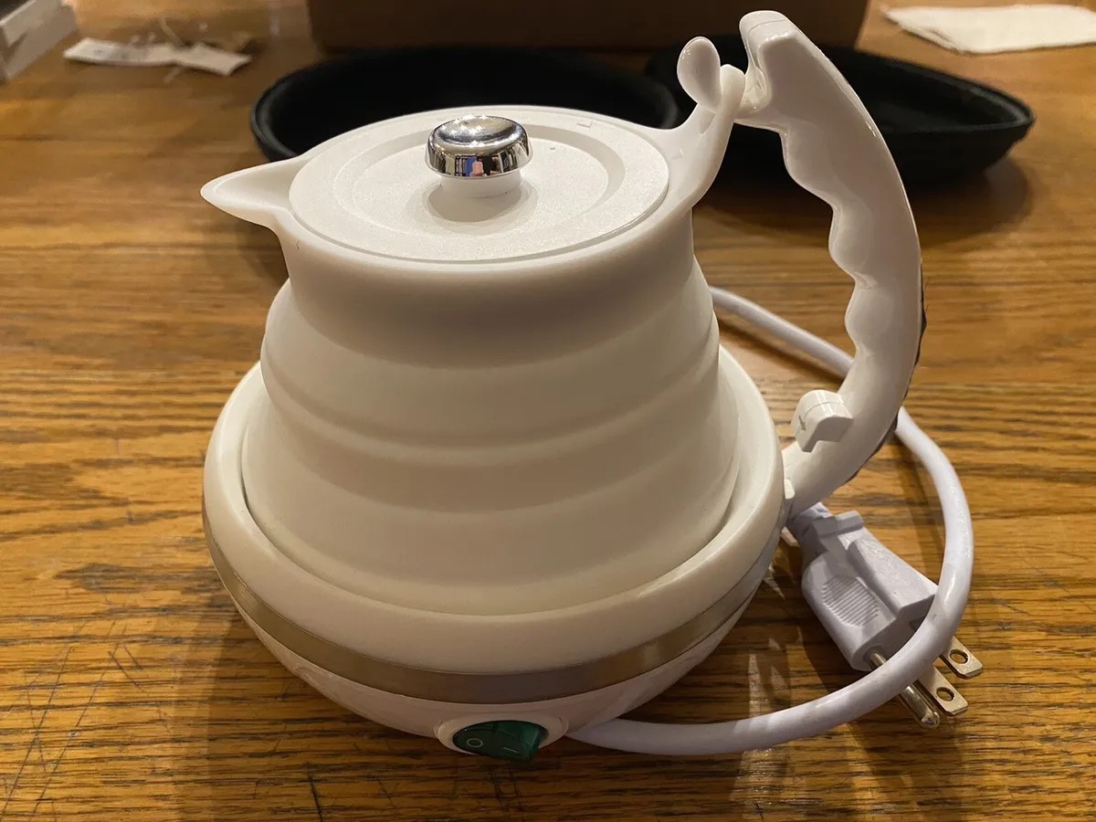 https://storables.com/wp-content/uploads/2023/12/11-amazing-travel-foldable-electric-kettle-for-2023-1702535516.jpeg