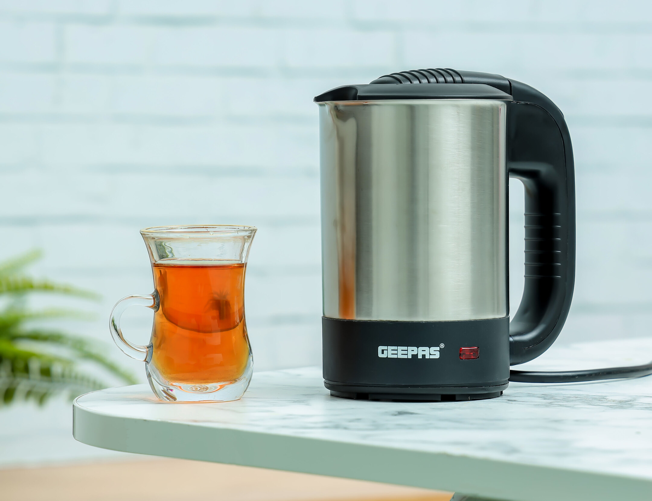 https://storables.com/wp-content/uploads/2023/12/12-amazing-0-5l-electric-kettle-for-2023-1702531074.jpg