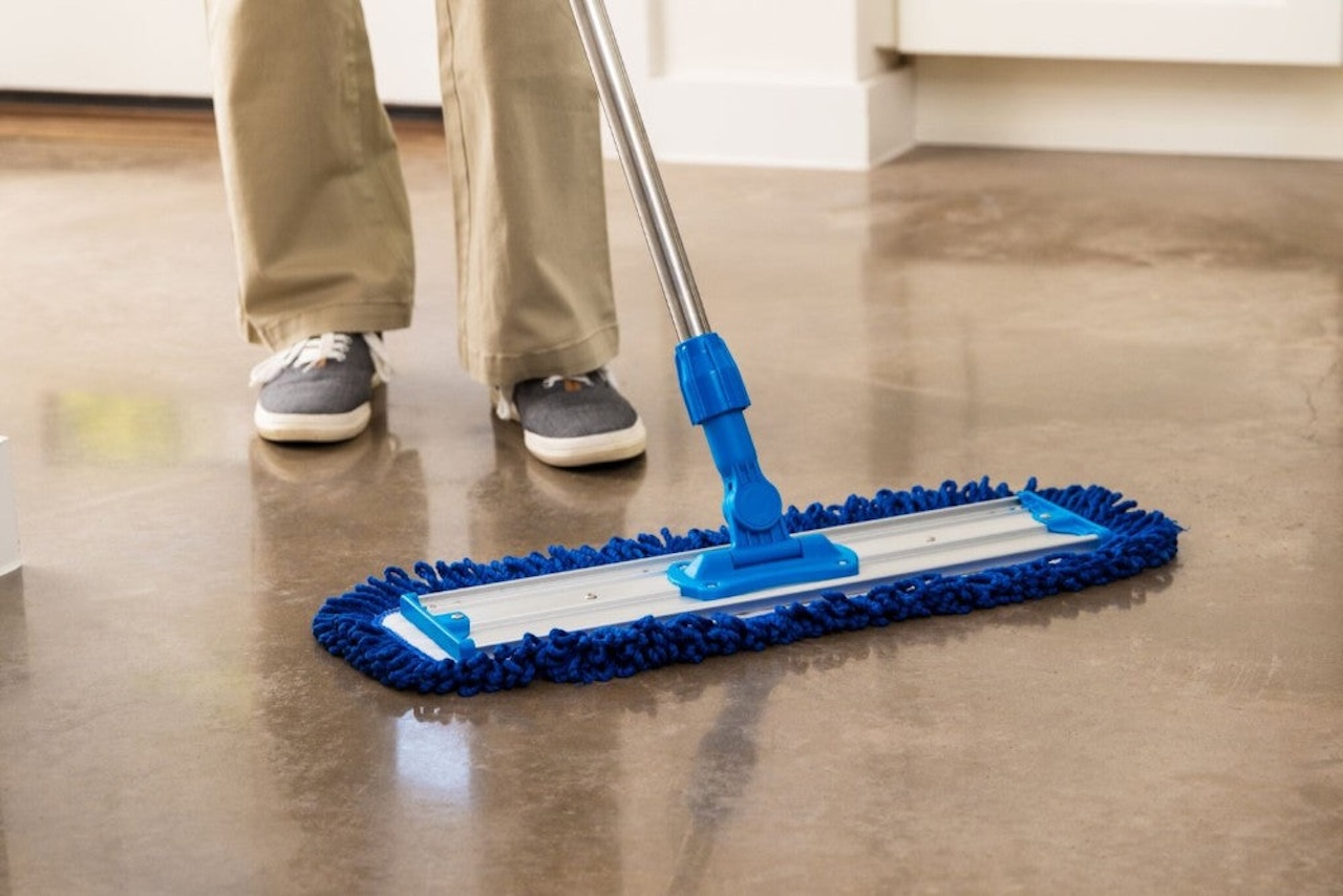 Rubbermaid Microfiber Dust Mop in the Dust Mops department at