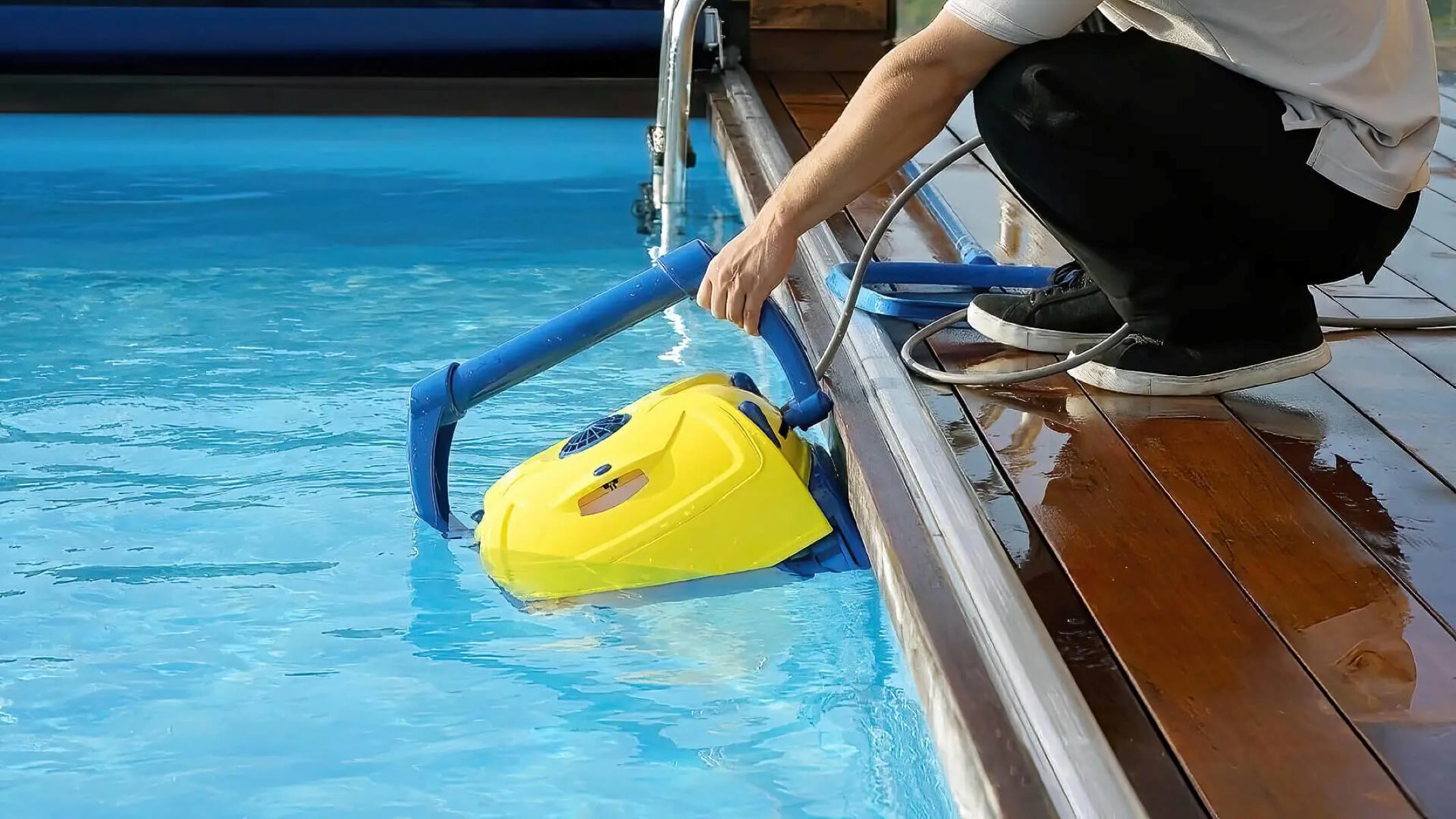 12 Best Robotic Pool Cleaner For 2024